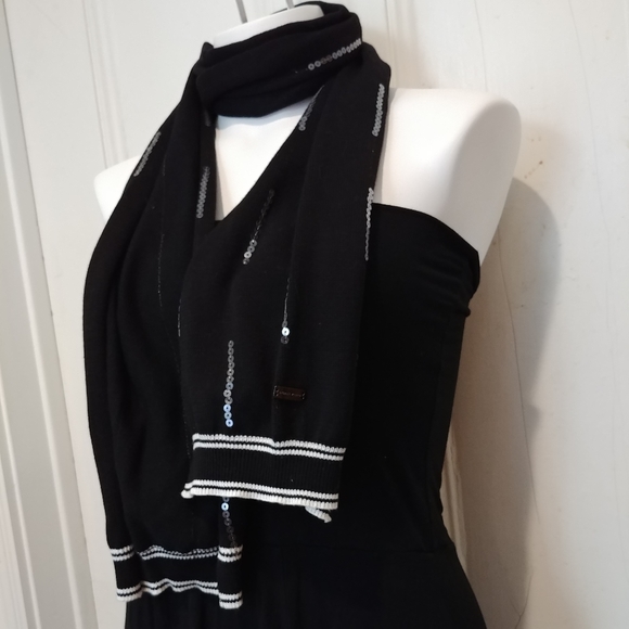 NWT Point Zero Knit with Sequin Detail Scarf - Picture 3 of 6